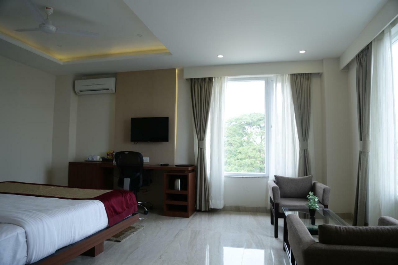 Prism A Boutique Hotel Jorhāt Zewnętrze zdjęcie