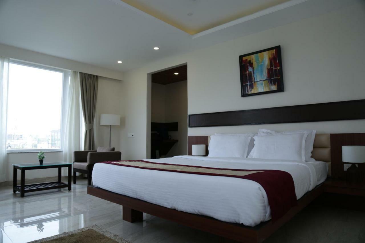 Prism A Boutique Hotel Jorhāt Zewnętrze zdjęcie